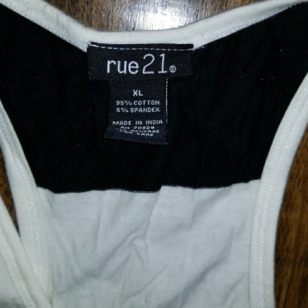 2 Tank Tops - Picture 2 of 8